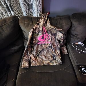 Mossy Oak Kids Camouflage Hoodie with Bright Pink Logo